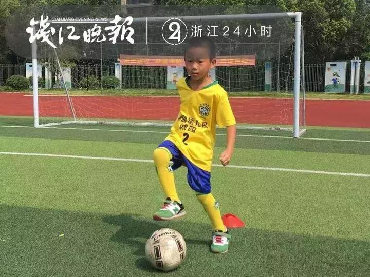 在40度的高温下遛娃的一天,36度高温带着孩子爬山