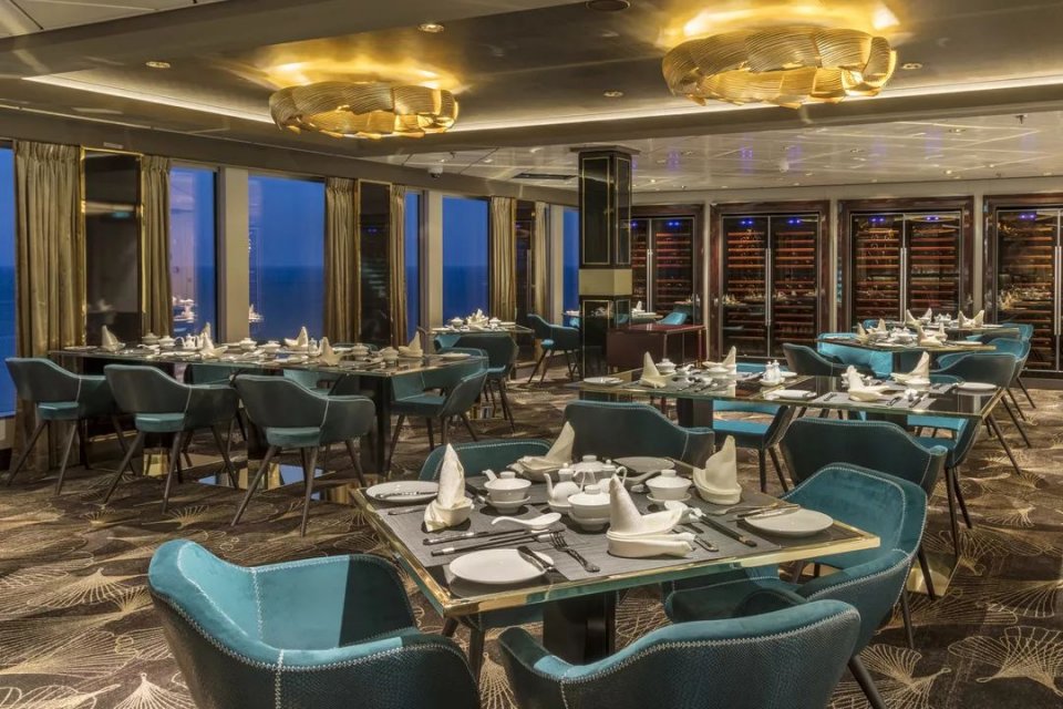 世界梦号内部游览过程 (探索梦号邮轮参观攻略)