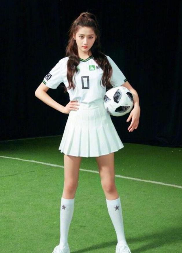关晓彤关于足球的照片,关晓彤足球照