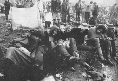 8月17日世界上规模最大的嬉皮士聚会，狂欢是一群人孤独