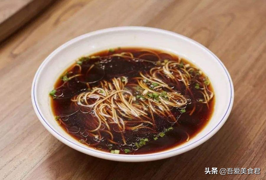 怎么调一碗麻辣又好吃的吃面的料,喜欢吃面条每次都容易吃多