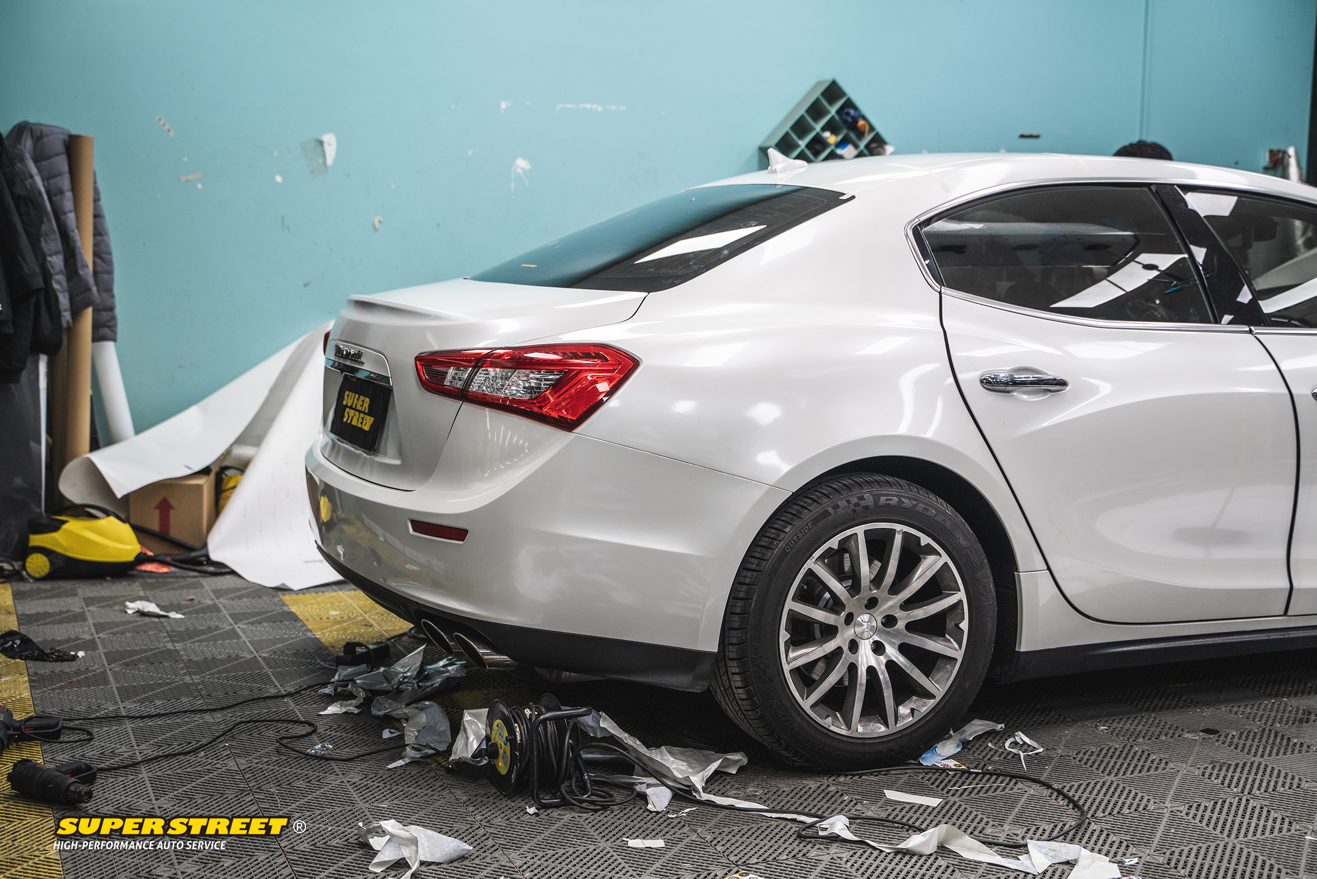 玛莎拉蒂吉博力汽车贴膜改色,superstreet改装