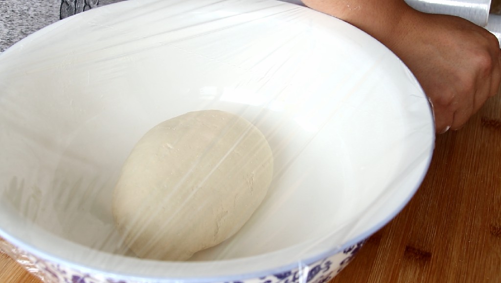 蒸馒头和面用凉水还是温水,蒸馒头和面用热水还是冷水