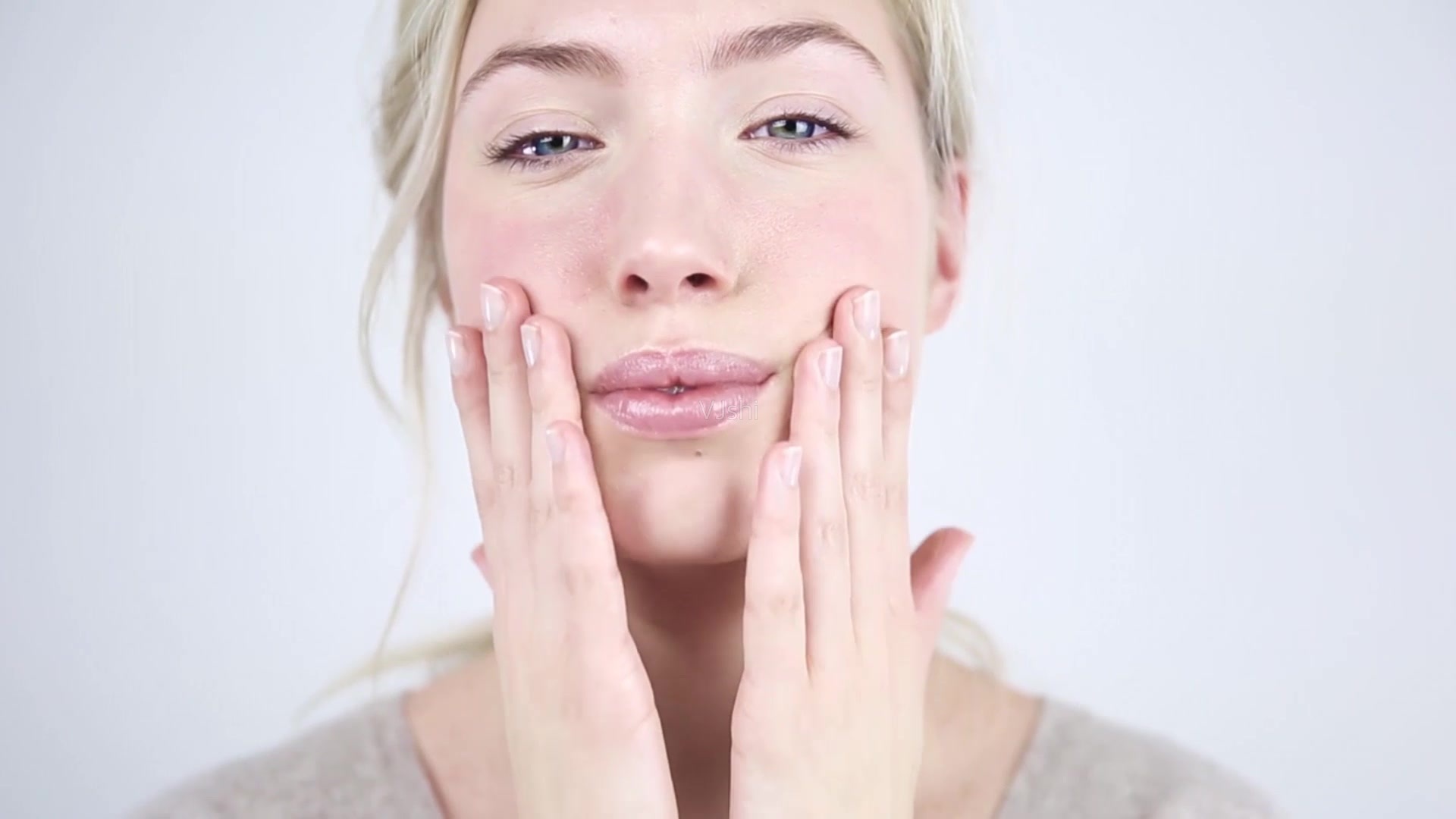 皮肤特干燥脱皮敏感用什么护肤品,脸上皮肤干燥起皮怎么快速解决