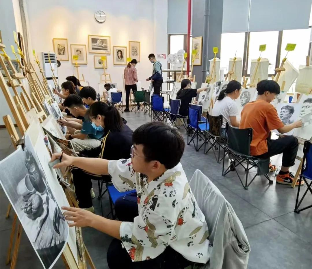 美术考生的心酸艺考之路,美术生该不该知晓艺考过程