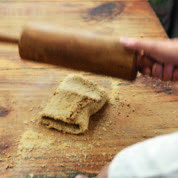 味香质醇、食酥色美的“非遗糖果”为了不落伍也出了抹茶味