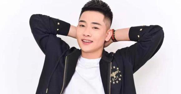 火山二宝独特唱腔从何而来？听他直播演唱改编歌曲就知道了