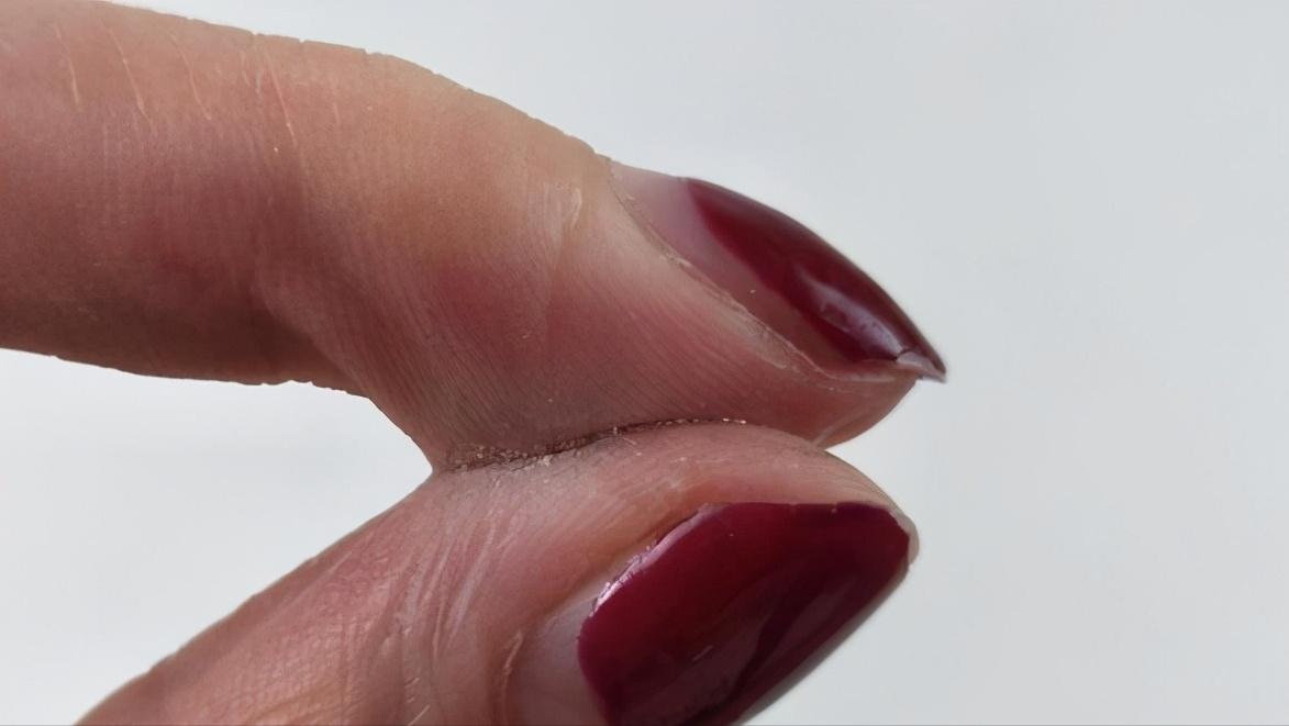 生活实用妙招:502胶水太黏,不小心滴在瓷砖上,如何去除?