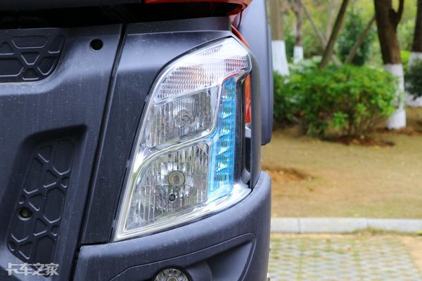 乘龙h5v4x2港口牵引车,豪沃tx-4x2港口牵引车