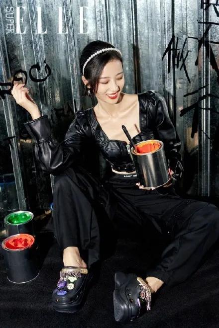 洞洞鞋zara,丑到洞洞鞋