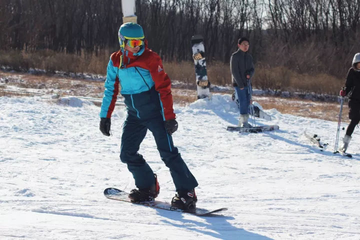 怪坡滑雪场最新视频,怪坡滑雪场今天人多不