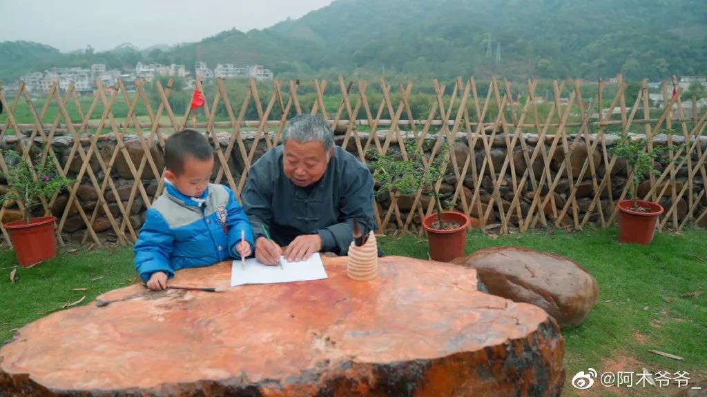 中国大爷造出2600年前鲁班凳,油管评论中国大爷锻炼