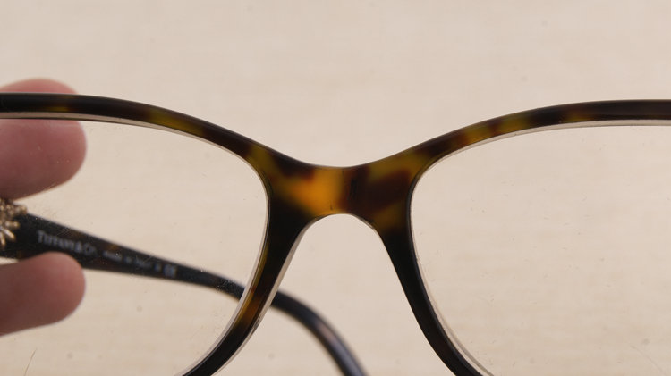 眼镜坏了该用什么胶,眼镜坏了怎么修用什么粘