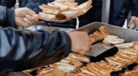 成都小吃蛋烘糕这样做,路边摊小吃油煎鸡蛋糕的做法