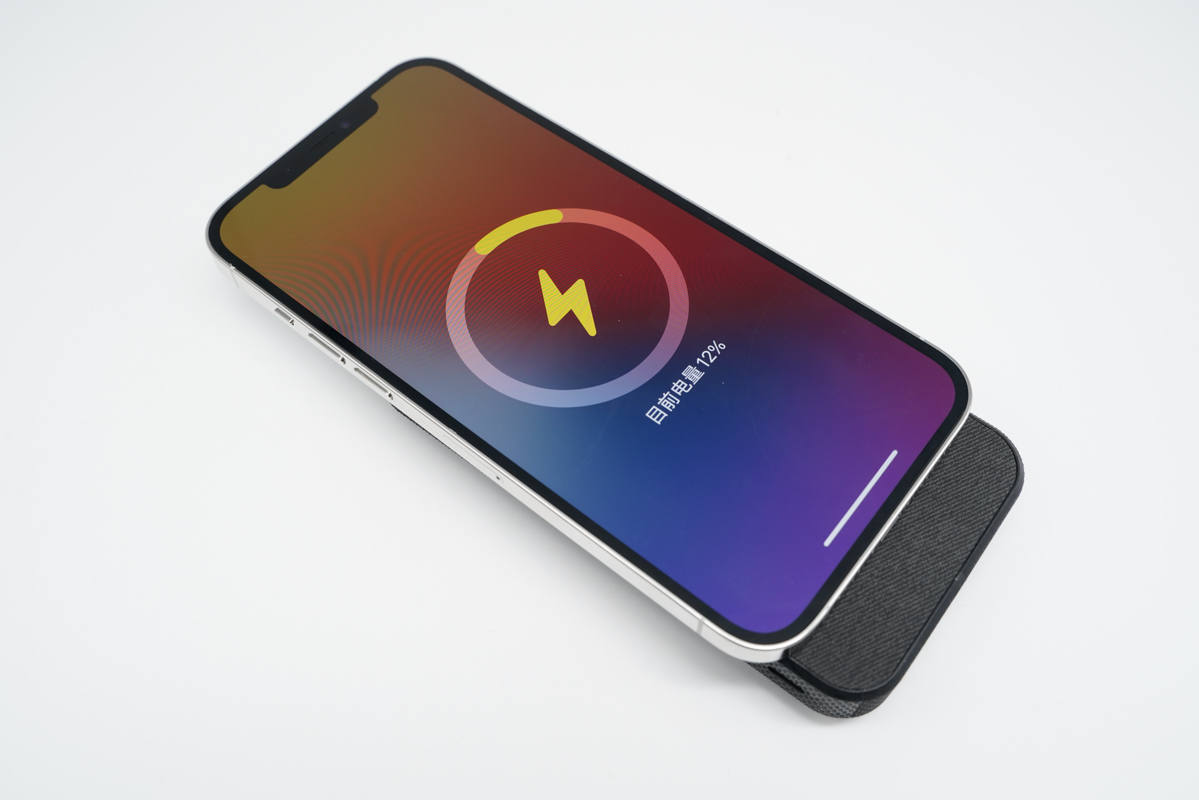 mophiepowerstationwirelessxl评测,苹果对比anker磁吸充电宝