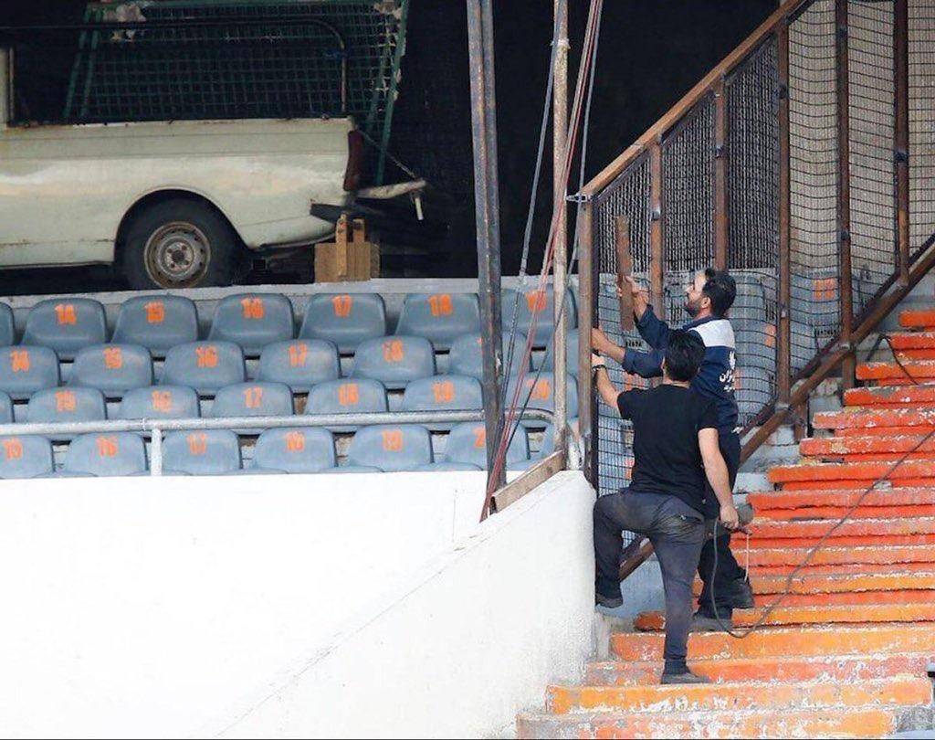 伊朗不允许女性看球,伊朗40年首次允许女性进场看球