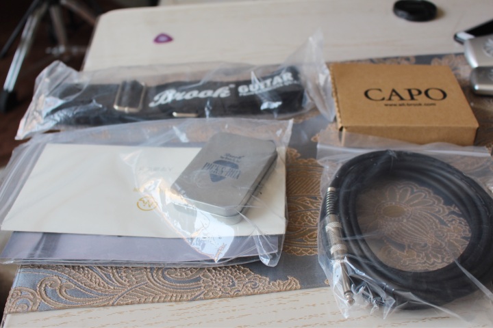 一个没钱的吉他爱好者聊聊他弹过的十几把吉他