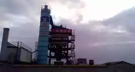 我在非洲开挖机：出门要带AK47，月薪10000+！