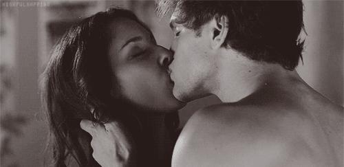 女人让男人着迷的三种方式,女人让男人着迷的几个行为