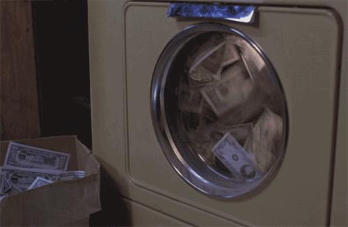 呢大衣上的污渍自己怎么处理,大衣染上颜色怎么办