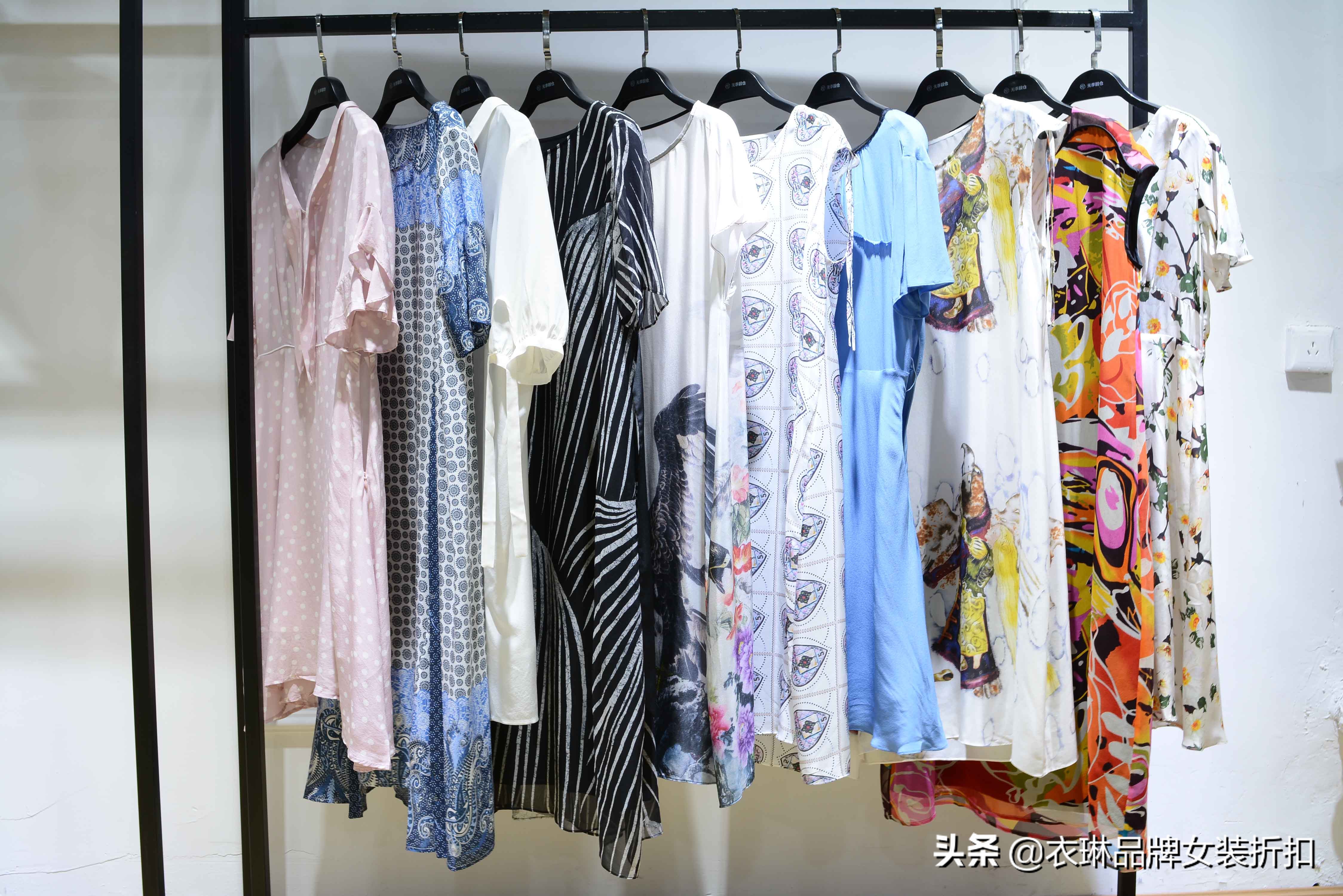 品牌折扣剪标女装货源,品牌折扣清仓剪标女装