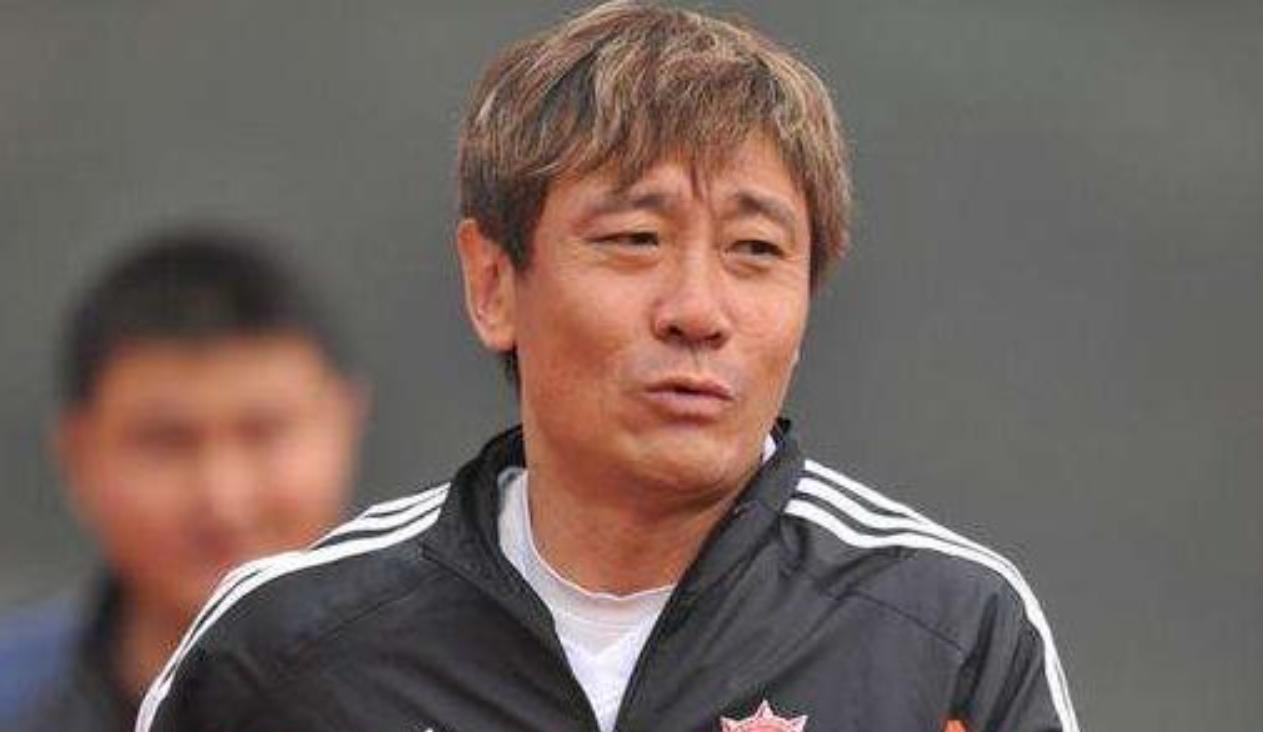 让那英苦恋10年，两个女人为他未婚生子，如今的高峰怎么样了？