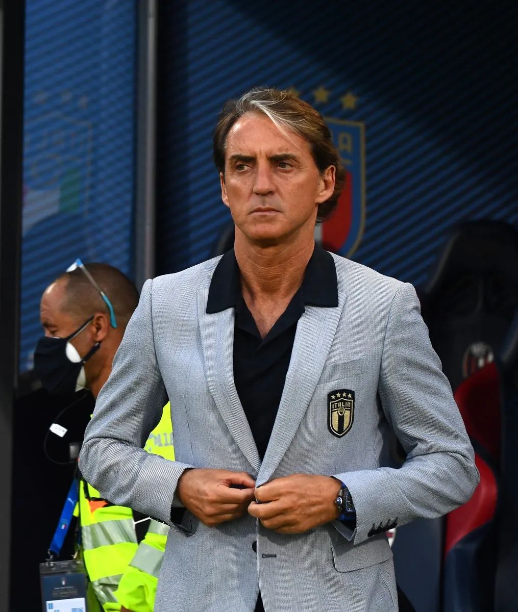 56岁教练才是意大利队最帅男人!穿LP戴百万RM,老男人不油腻典范