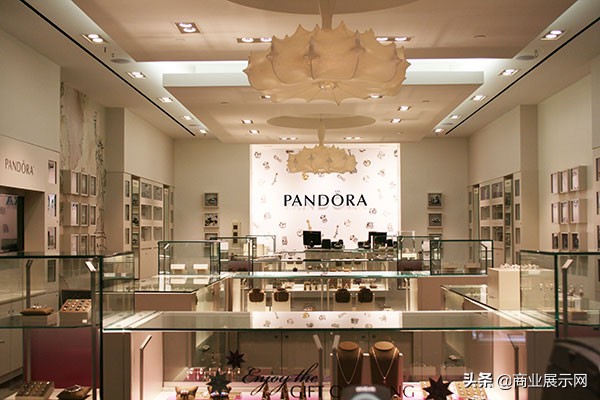 pandora潘多拉珠宝店,纽约soho潮牌购物街