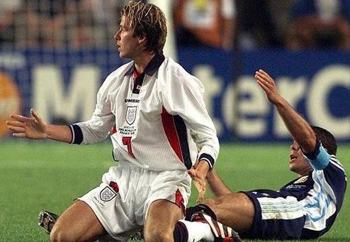 米兰德比冲突完整版,伊布和卢卡库冲突中文字幕