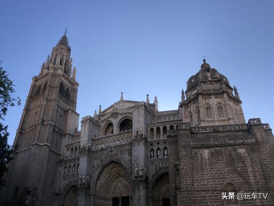 开手波等30个红灯，飞十几小时到万达看场欧冠，哪样更酸爽？