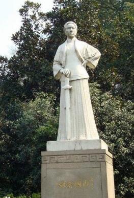 绛帷独拥人争羡,到处咸推吕碧城