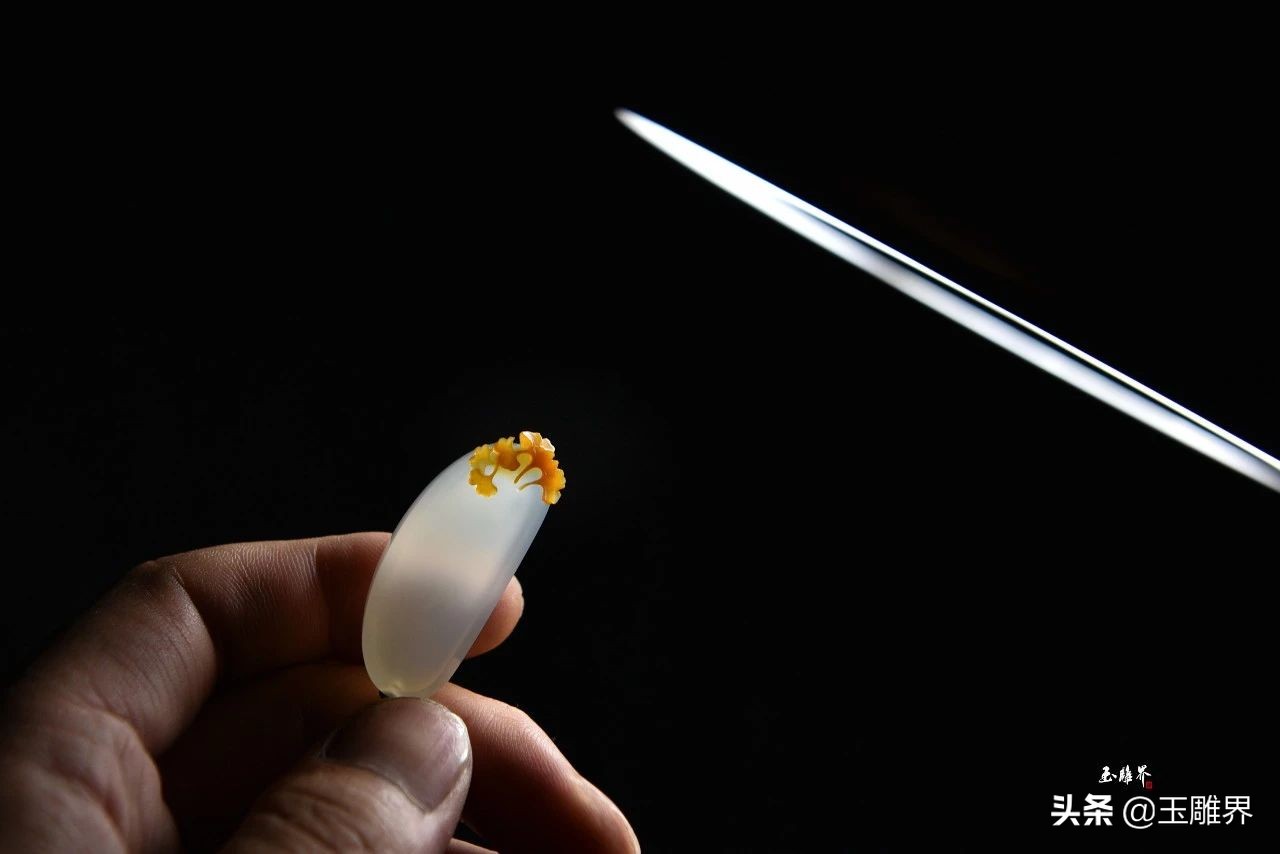 一刀一快门！他在玉上琢人生，相机里留风景