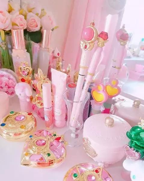 美少女战士联名彩妆，代表月亮来圈钱啦