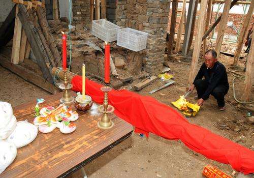 农村自建房怎样才算上梁,农村建房上梁有什么讲究