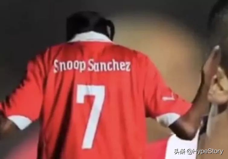 他是西海岸教父级的说唱歌手,也是足球圈最拽的球衣狂魔