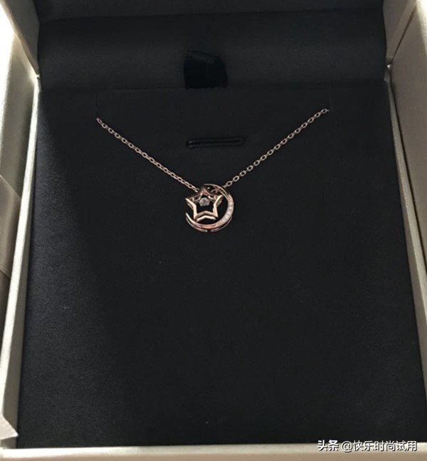 星月系列月亮单钻项链,钻石简单款和奢华款吊坠