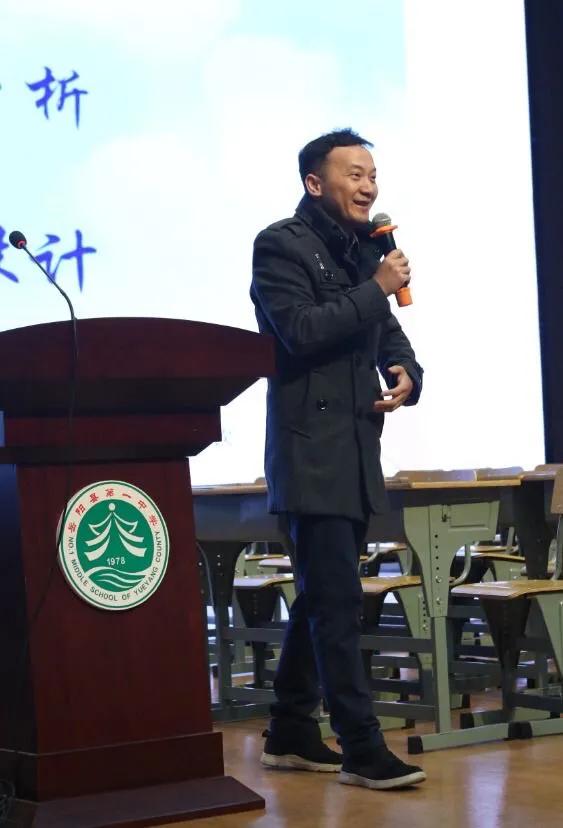 巴陵郡三湘四水英才聚，香樟园高谈阔论红烛燃