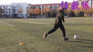 足球绕杆中考标准动作视频示范,体育中考足球绕杆周训练计划