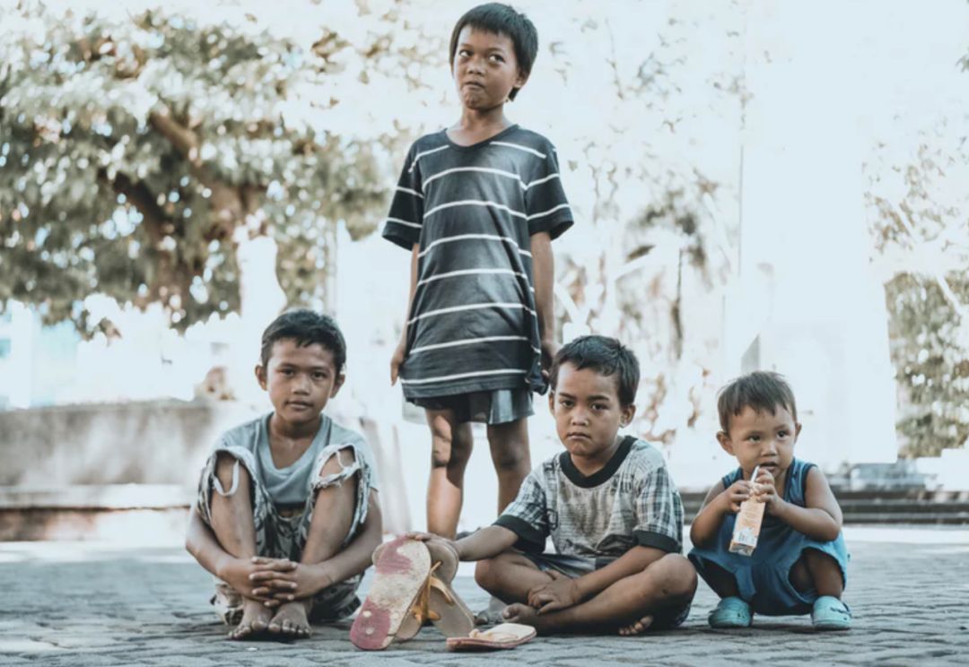 孩子弄坏同学东西家拒绝赔偿,孩子同学弄坏了孩子的东西要赔吗