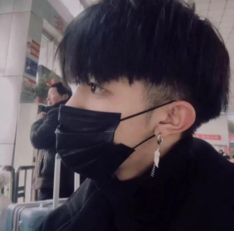 长碎盖头怎么留,碎盖头两边不想剪太短应该怎么留