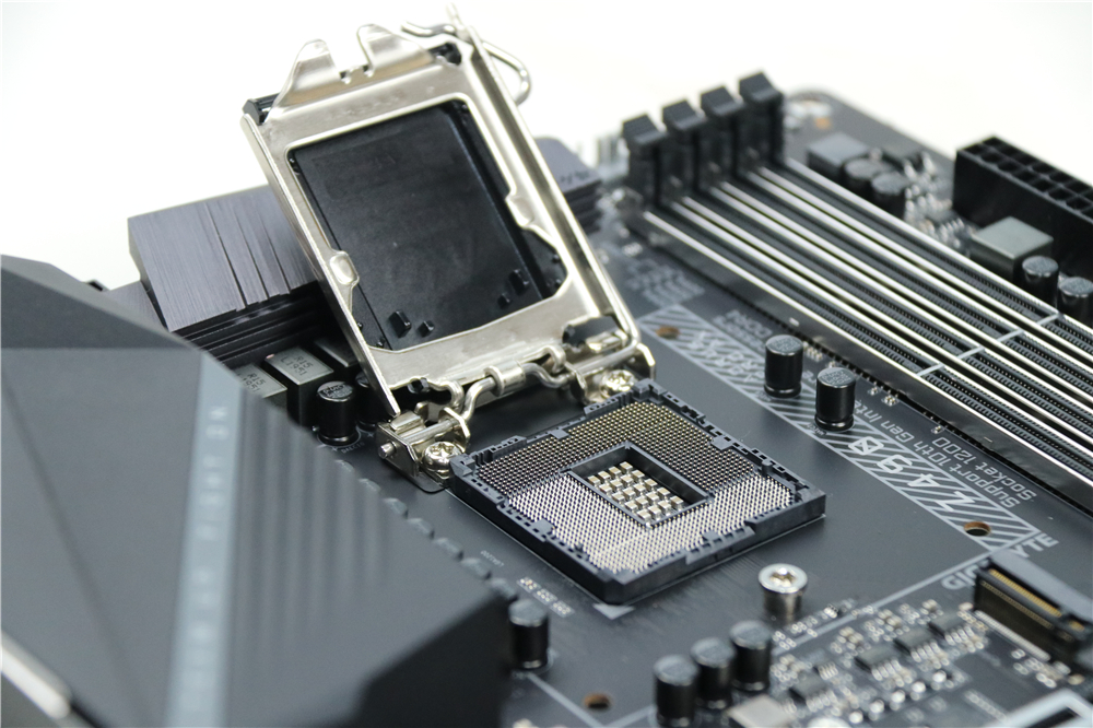 技嘉gigabytez490visiong,2000元技嘉z790主板