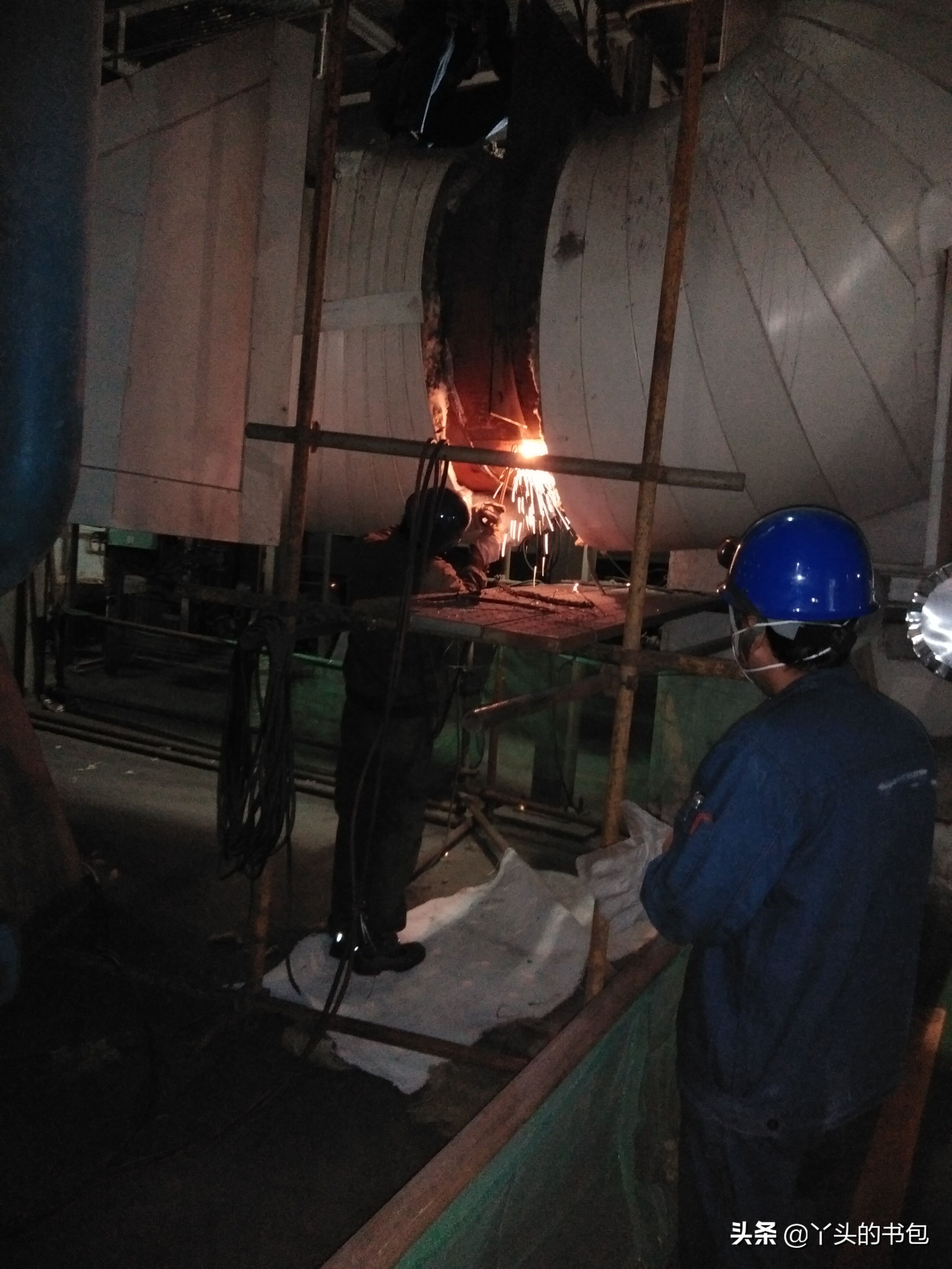 电厂工作人员辛苦了图片,电厂一线工人累不累