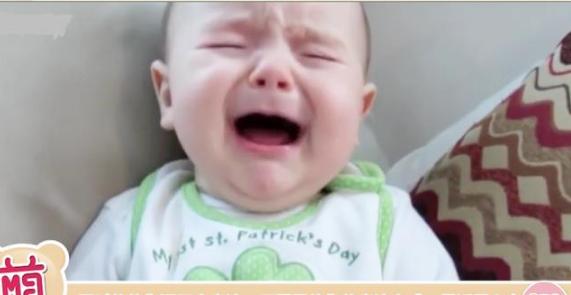 宝宝脚臭也可爱,小婴儿嫌弃爸爸脚丫子太臭了