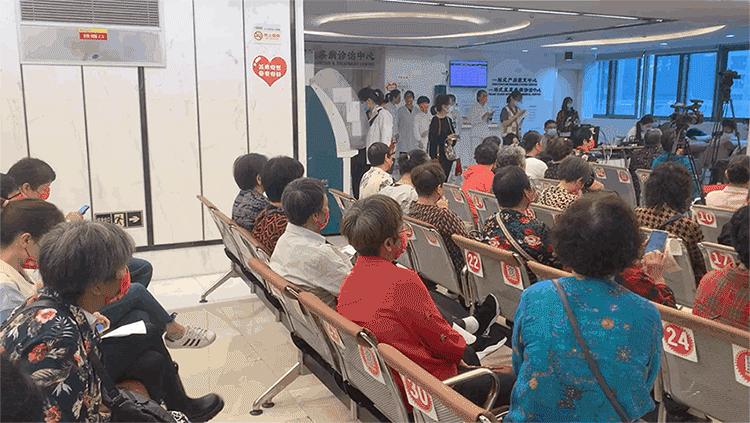 你妈妈可能正在承受这种病痛！医生建议：子女多关注这种病