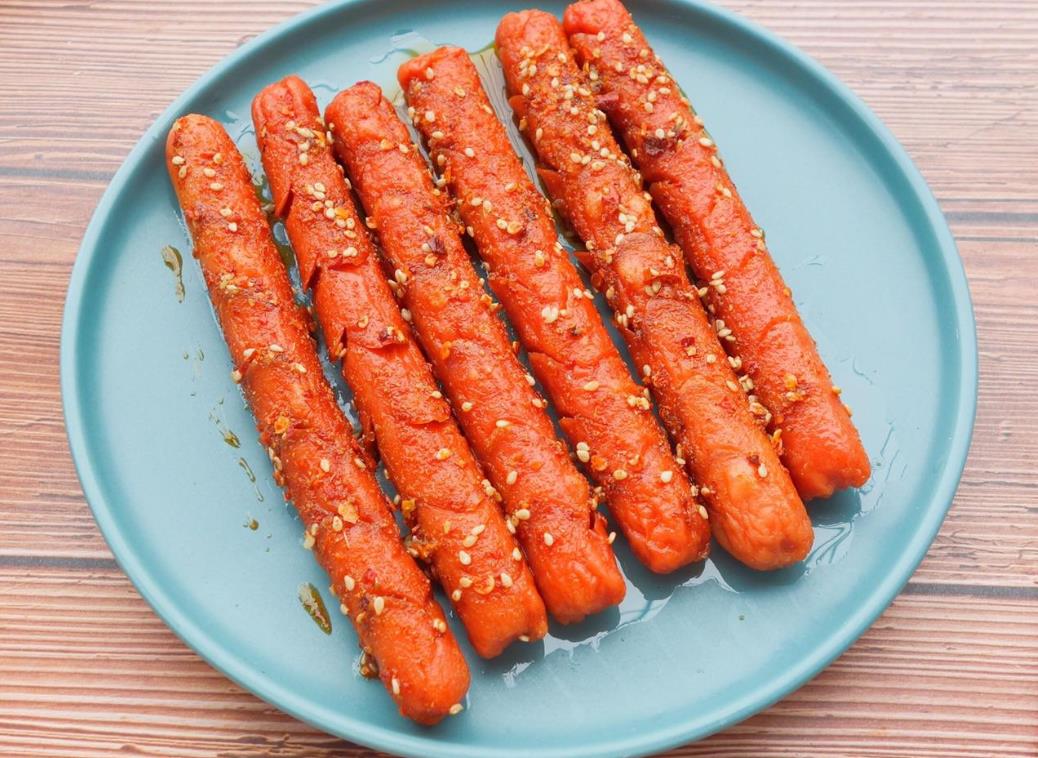 火腿肠身上竟然有“机关”，一拉就开了，吃了这么多年都不知道