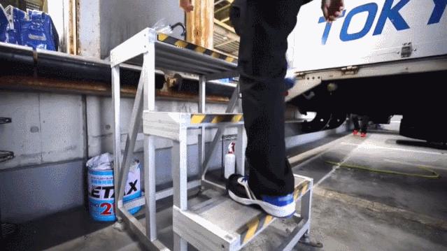 曝日本美女快递员工作细节,网友:太“变态”了