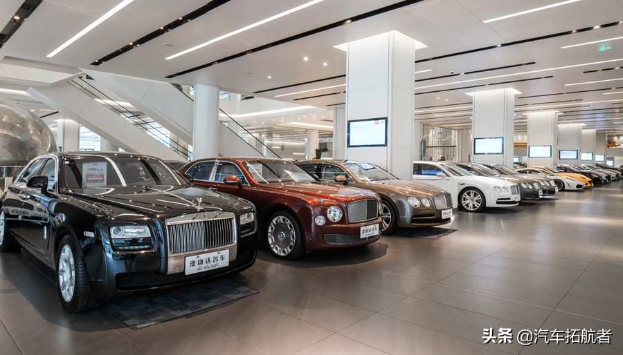 买二手车价格差距大有什么套路,新车和二手车价格差不多怎么选