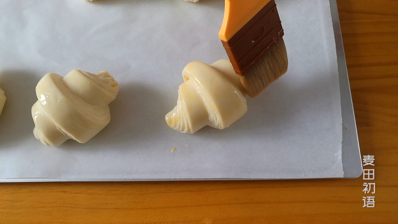 牛角包可颂面包开酥教程视频,牛角包可颂手动开酥