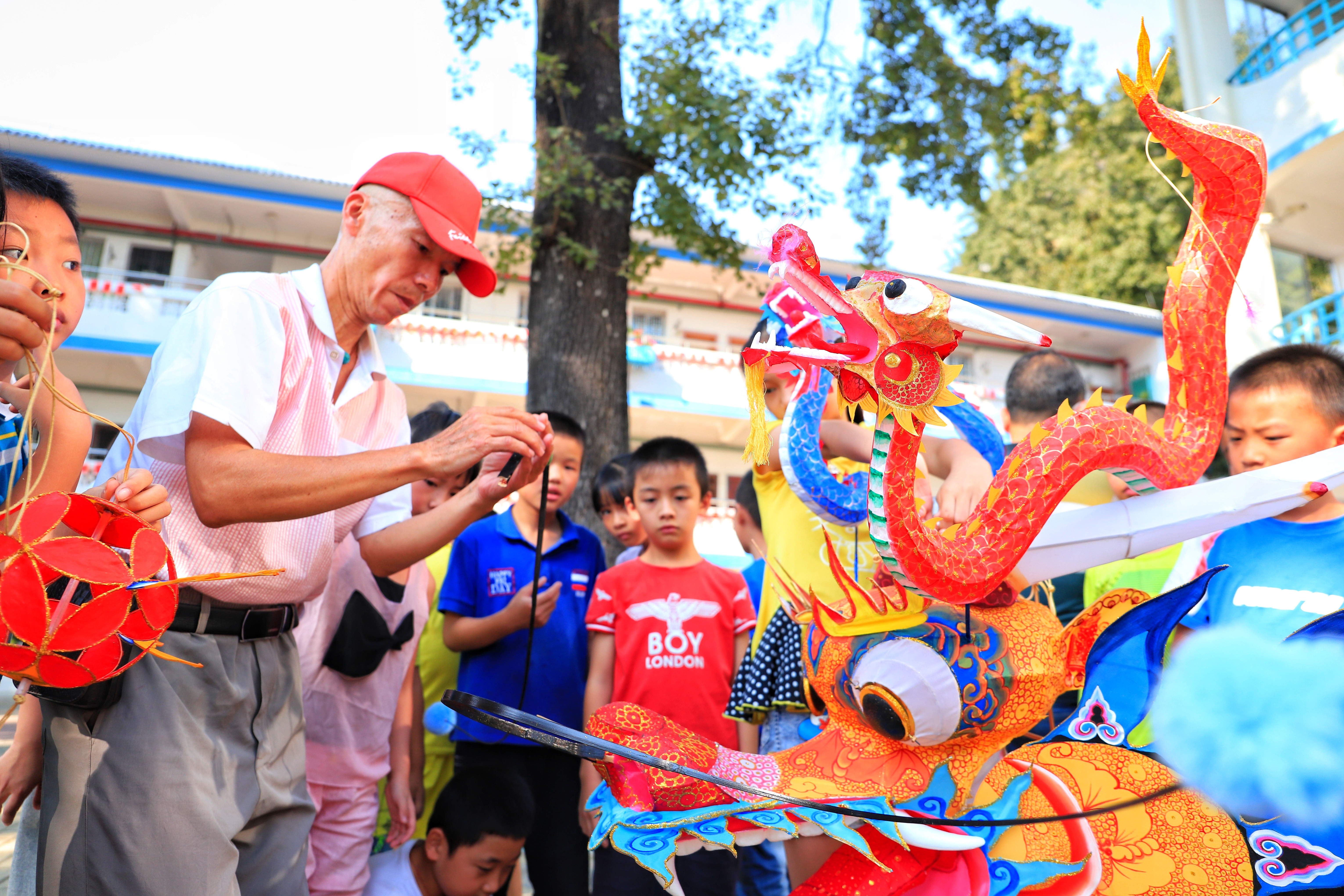 学生科技节风筝竞赛,放飞科学梦想主题班会