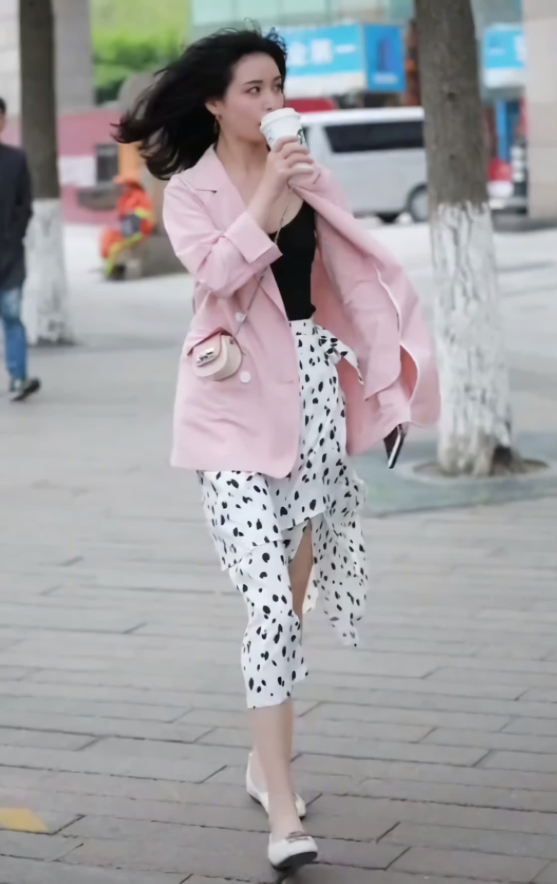 猪猪包搭配衣服,18年最流行的包包